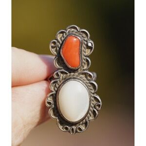 Old Pawn Native American Mother Of Pearl‎ Coral Sterling Silver Ring - Size 5.75
